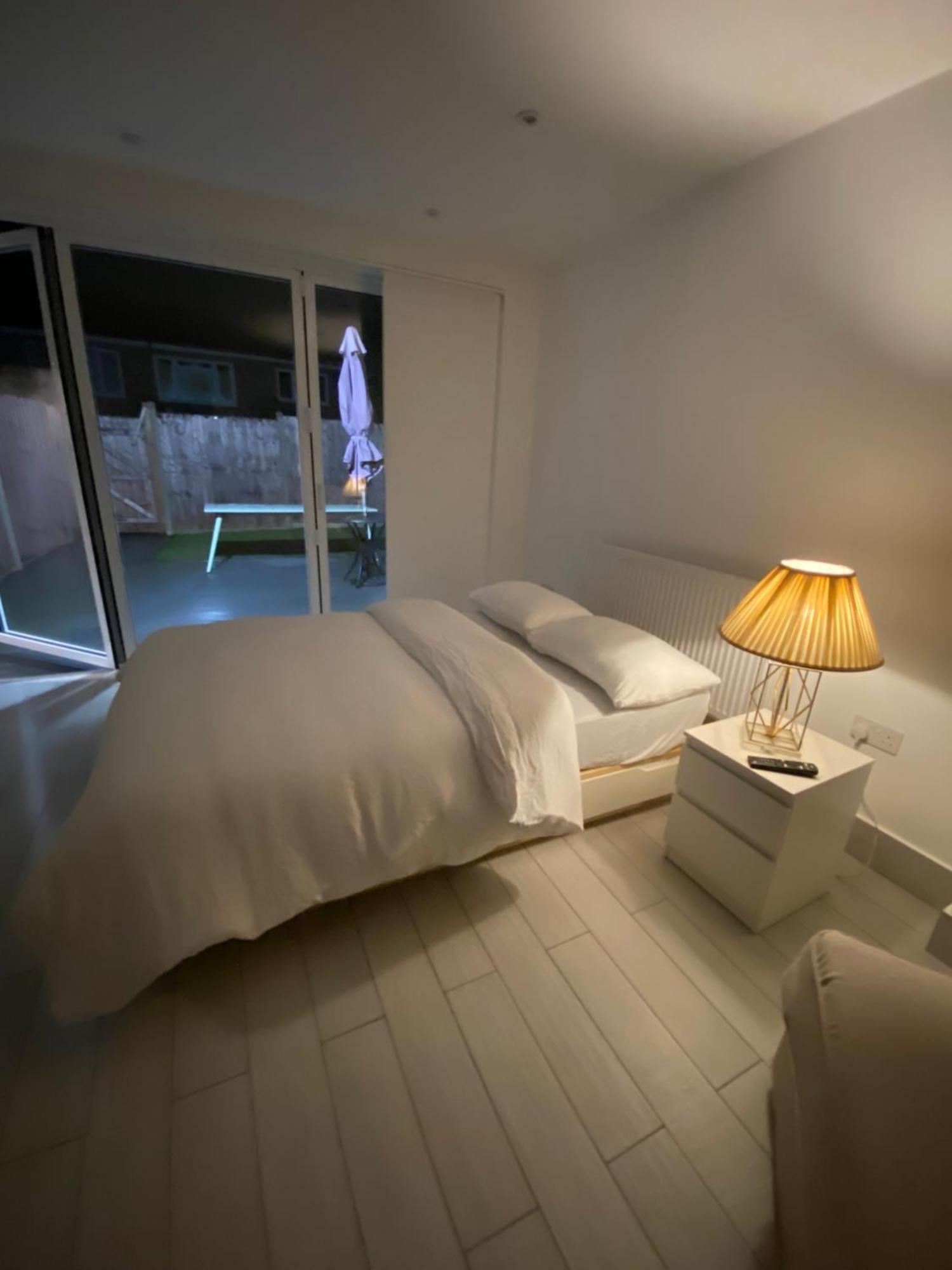 The Bay Apartment Edgware Bagian luar foto