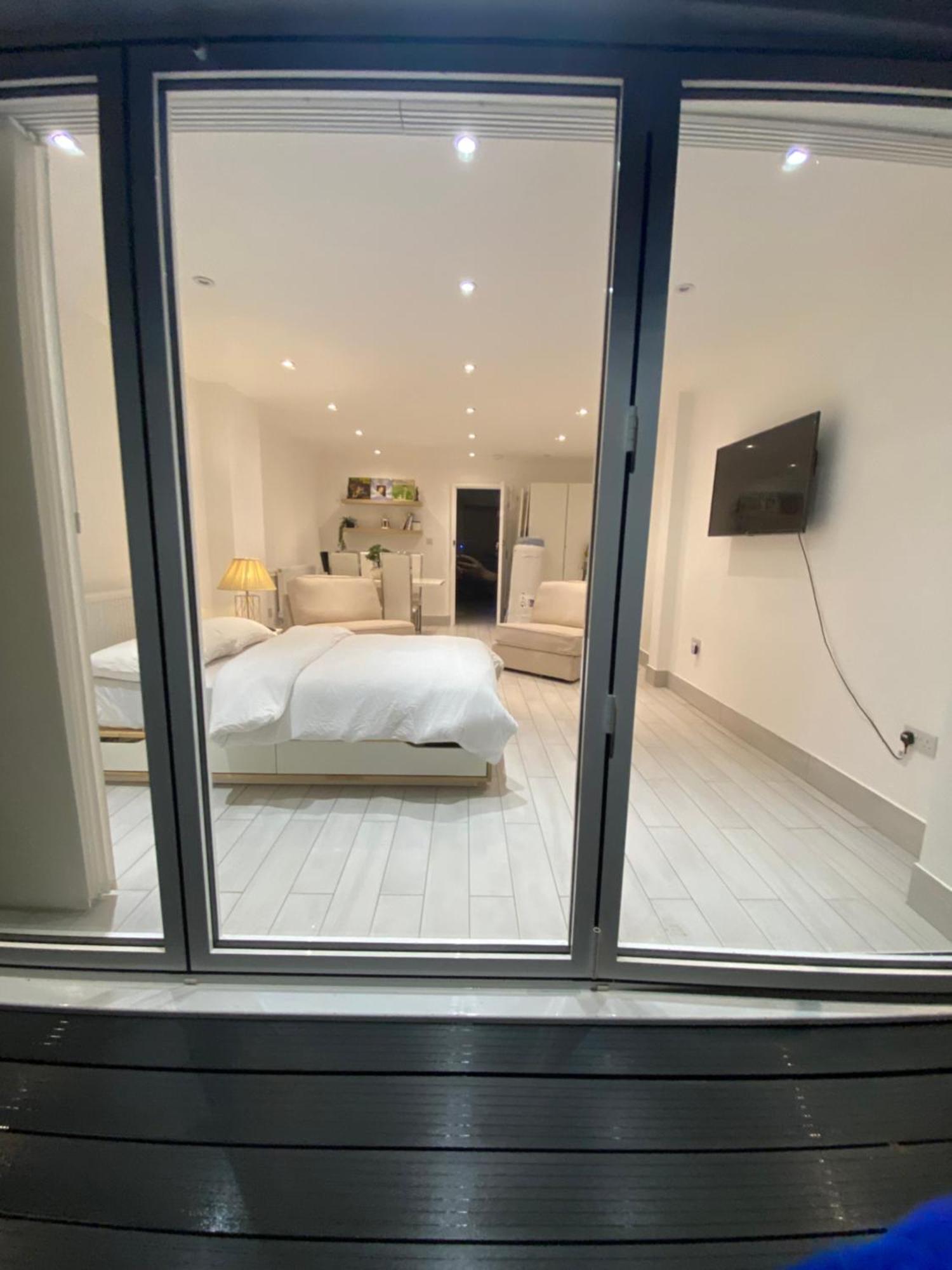 The Bay Apartment Edgware Bagian luar foto